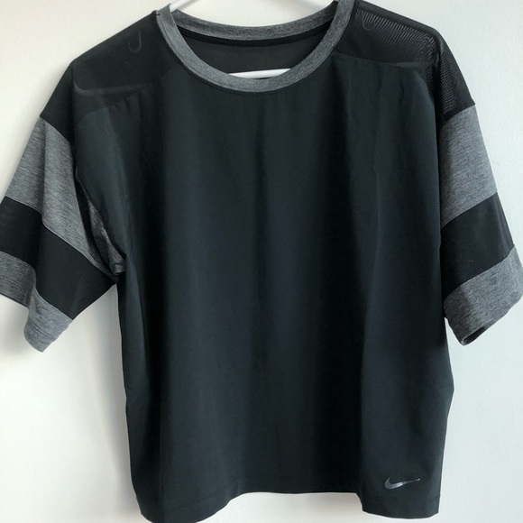 Nike Black T-Shirt - Picture 1 of 2